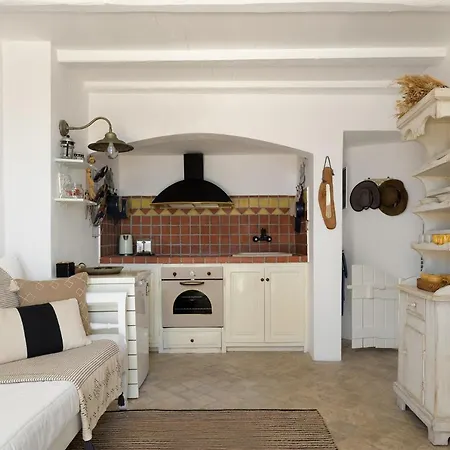 Ilivatos - Elegant On The Caldera's Edge *