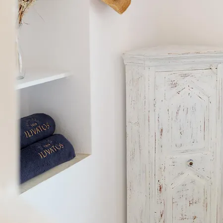 Ilivatos - Elegant On The Caldera's Edge