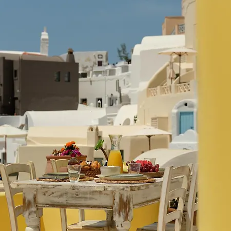 Ilivatos - Elegant On The Caldera's Edge אויה