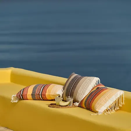 Ilivatos - Elegant On The Caldera's Edge *