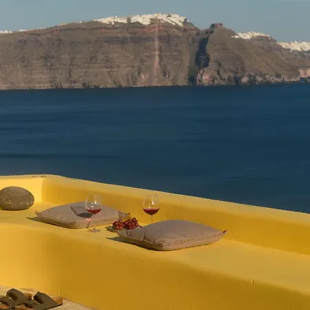 Ilivatos - Elegant On The Caldera's Edge * אויה