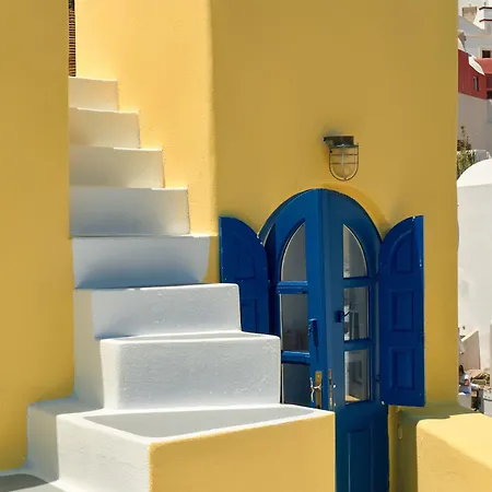 Ilivatos - Elegant On The Caldera's Edge אויה