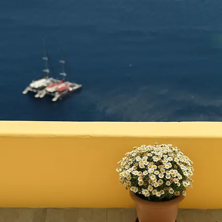 Ilivatos - Elegant On The Caldera's Edge *