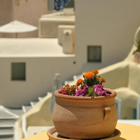 Ilivatos - Elegant On The Caldera's Edge