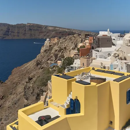 Ilivatos - Elegant On The Caldera's Edge * אויה