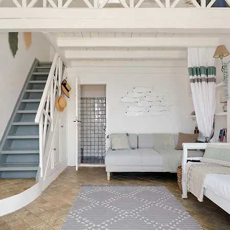 Villa Ilivatos - Elegant On The Caldera's Edge *