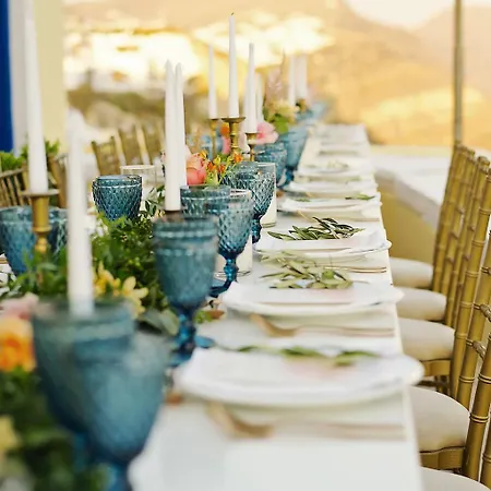 Villa Ilivatos - Elegant On The Caldera's Edge *