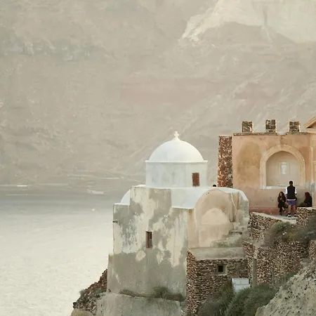 Ilivatos - Elegant On The Caldera's Edge *