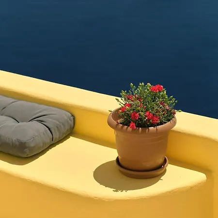 Villa Ilivatos - Elegant On The Caldera's Edge *