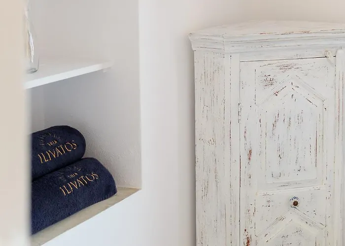 Ilivatos - Elegant On The Caldera's Edge