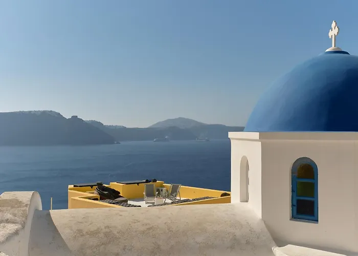 Ilivatos - Elegant On The Caldera's Edge