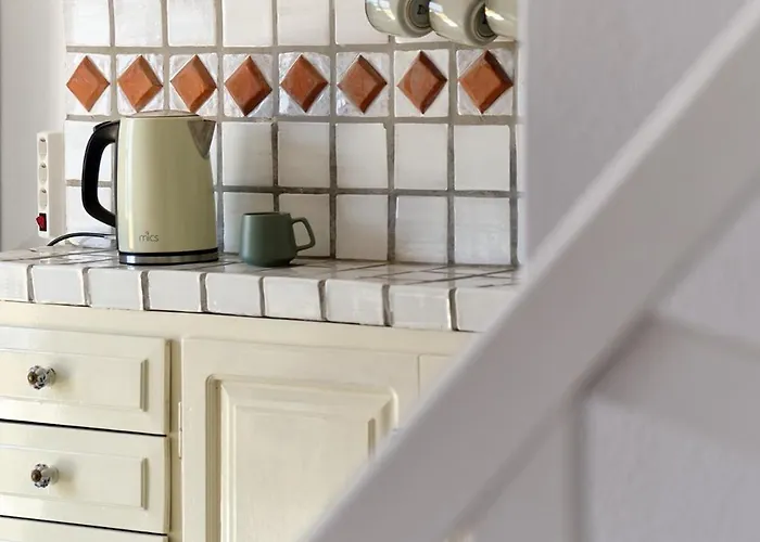 Villa Ilivatos - Elegant On The Caldera's Edge