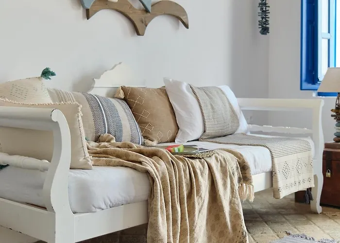 Ilivatos - Elegant On The Caldera's Edge * Oia