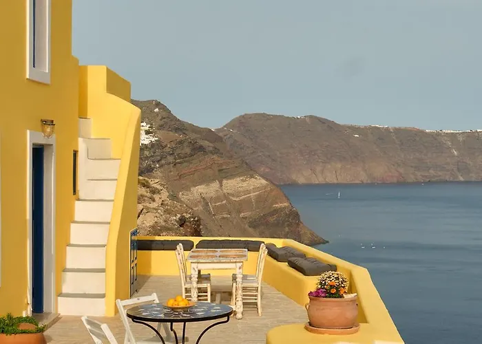 Villa Ilivatos - Elegant On The Caldera's Edge Oia