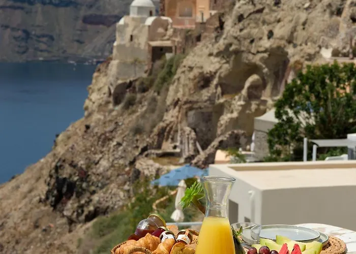 Ilivatos - Elegant On The Caldera's Edge