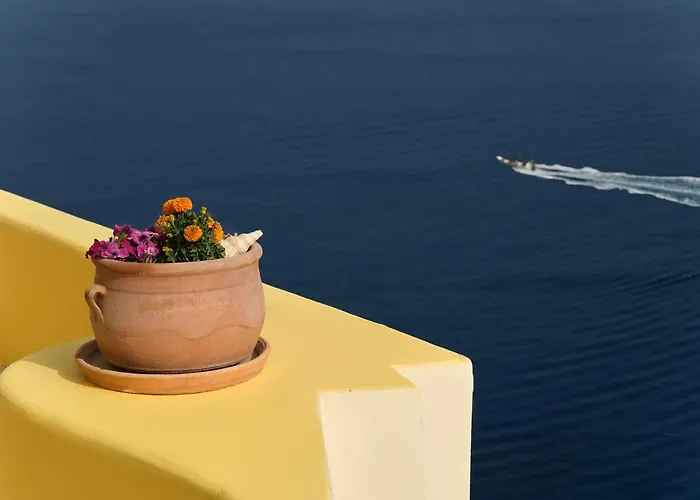 Ilivatos - Elegant On The Caldera's Edge * Oia