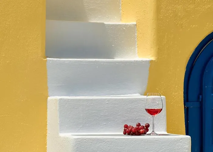 Villa Ilivatos - Elegant On The Caldera's Edge Oia