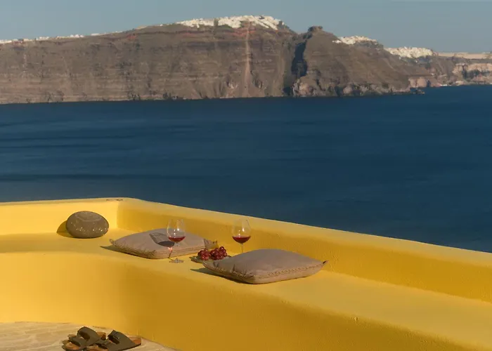 Ilivatos - Elegant On The Caldera's Edge * Oia