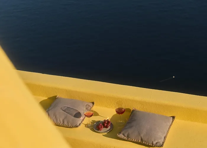 Ilivatos - Elegant On The Caldera's Edge * Oia