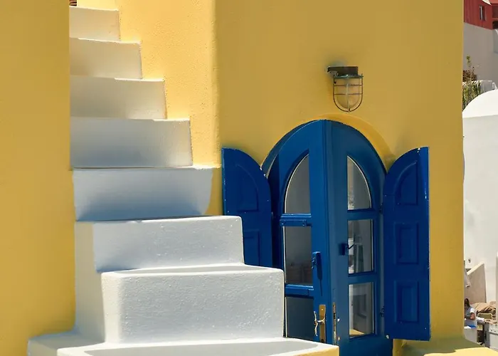 Ilivatos - Elegant On The Caldera's Edge Oia