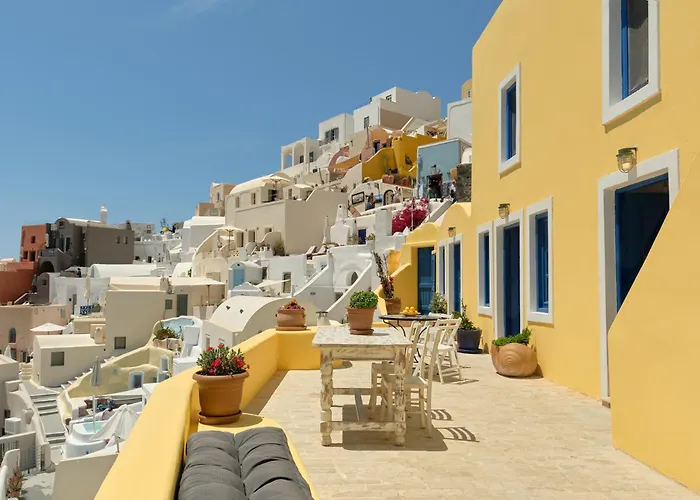 Ilivatos - Elegant On The Caldera's Edge