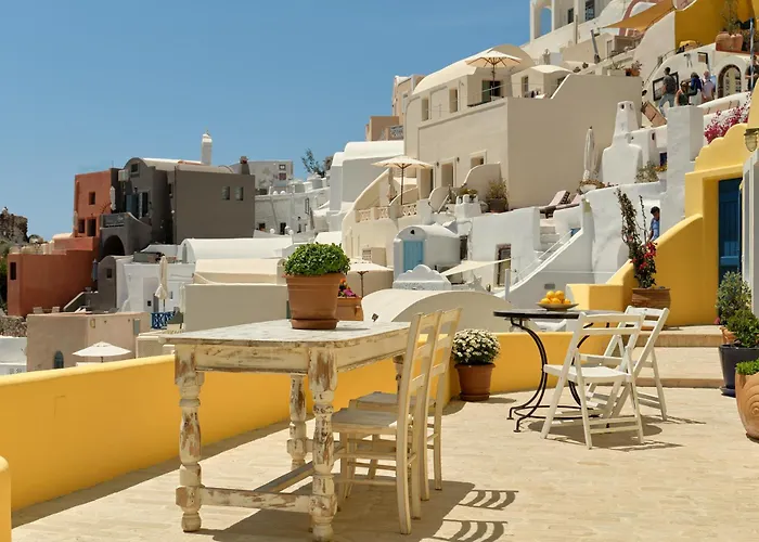 Villa Ilivatos - Elegant On The Caldera's Edge *