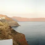 Ilivatos - Elegant On The Caldera's Edge Ия