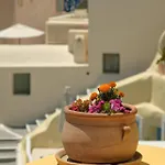 Ilivatos - Elegant On The Caldera's Edge
