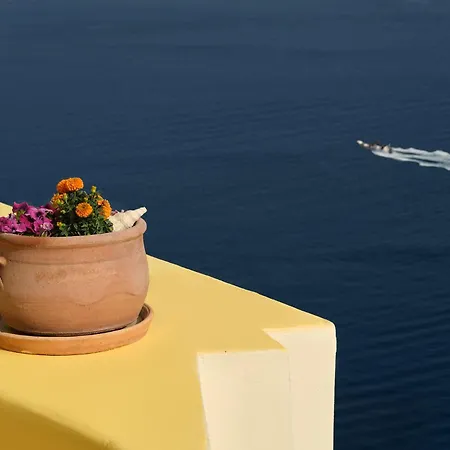 Ilivatos - Elegant On The Caldera's Edge * Ía