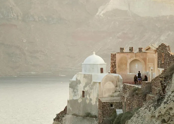 Ilivatos - Elegant On The Caldera's Edge *