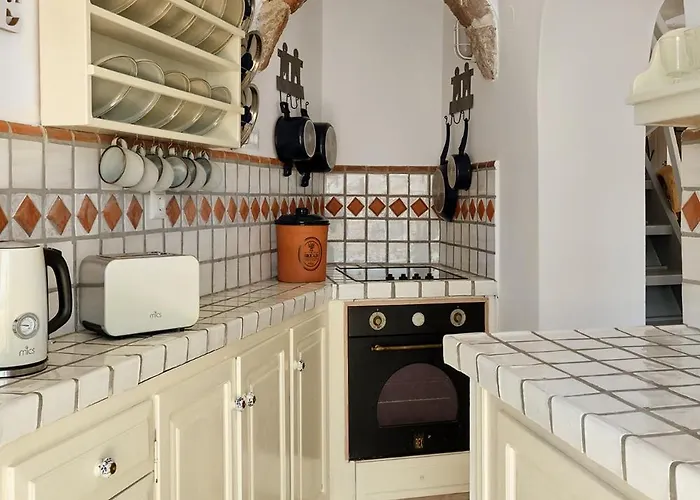 Ilivatos - Elegant On The Caldera's Edge *