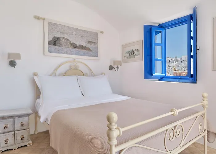 Villa Ilivatos - Elegant On The Caldera's Edge Ía