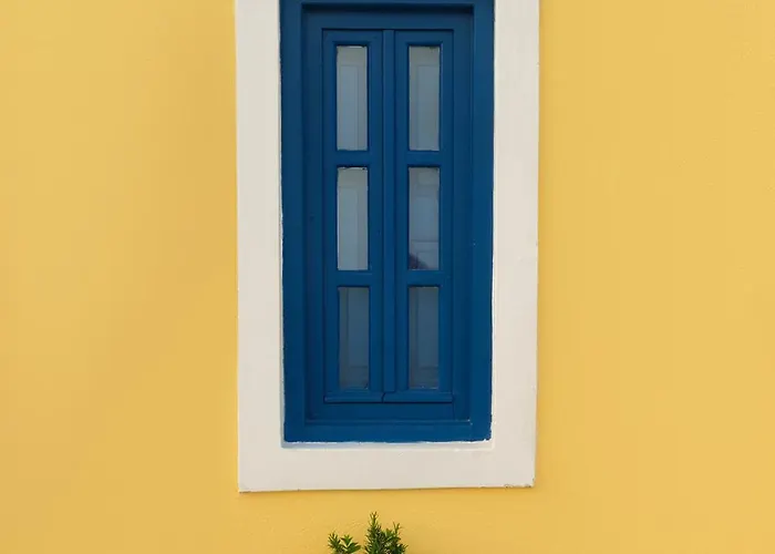 Ilivatos - Elegant On The Caldera's Edge