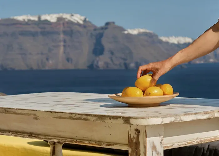 Villa Ilivatos - Elegant On The Caldera's Edge *