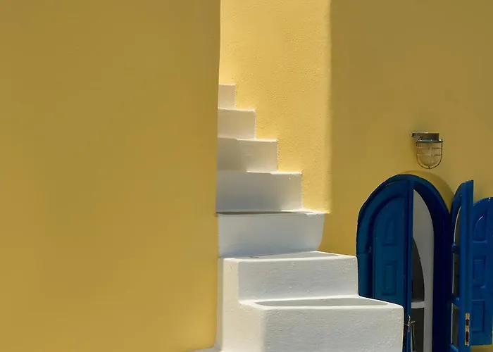 Ilivatos - Elegant On The Caldera's Edge Oia (Santorini)