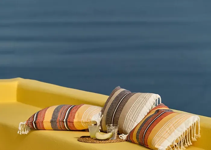 Ilivatos - Elegant On The Caldera's Edge *