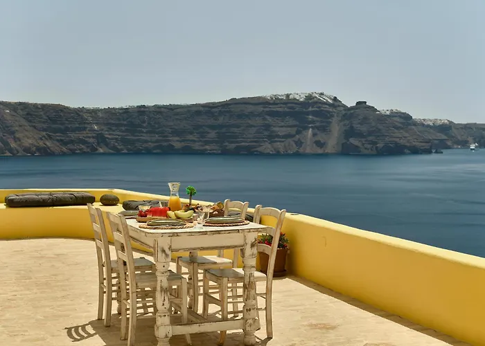 Ilivatos - Elegant On The Caldera's Edge