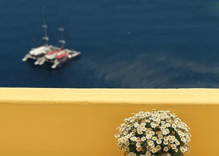 Ilivatos - Elegant On The Caldera's Edge *