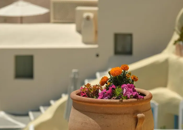 Ilivatos - Elegant On The Caldera's Edge