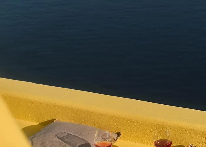 Villa Ilivatos - Elegant On The Caldera's Edge *