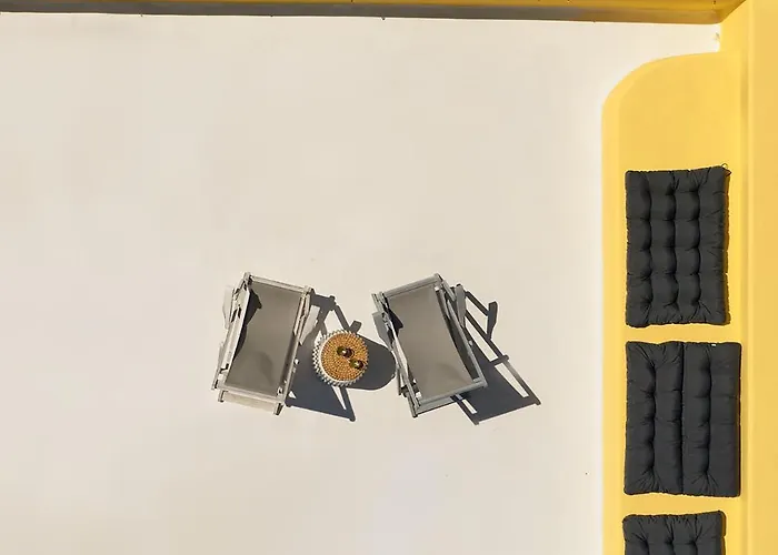 Villa Ilivatos - Elegant On The Caldera's Edge *