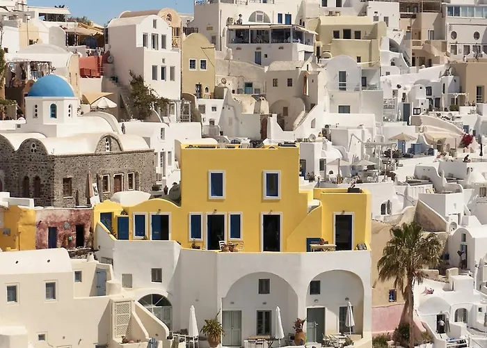 Villa Ilivatos - Elegant On The Caldera's Edge