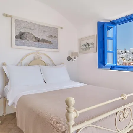 Villa Ilivatos - Elegant On The Caldera's Edge Oia