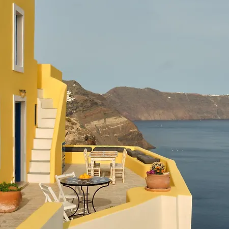 Villa Ilivatos - Elegant On The Caldera's Edge Oia
